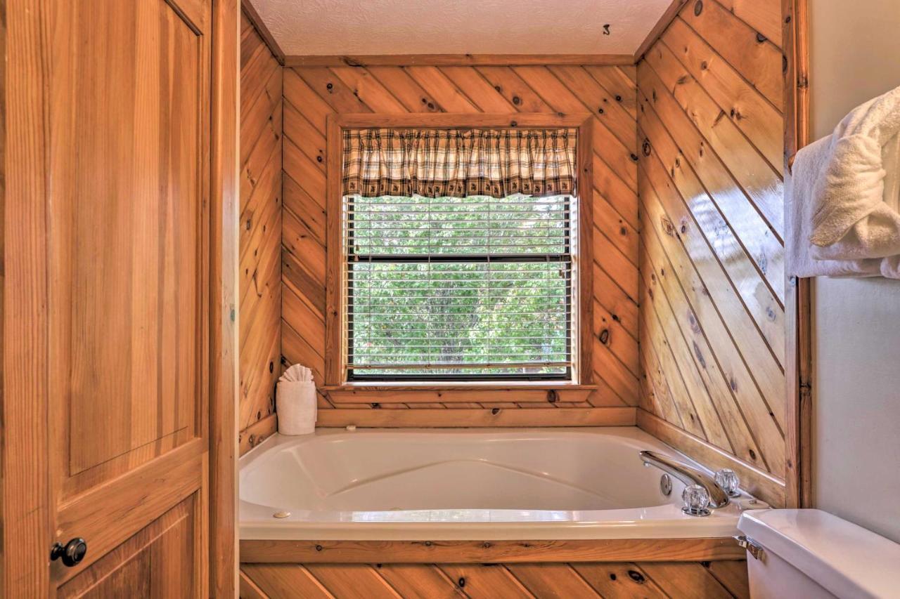 Вилла Smoky Mountain Retreat With Hot Tub, Arcade Games Пиджен-Фордж Экстерьер фото